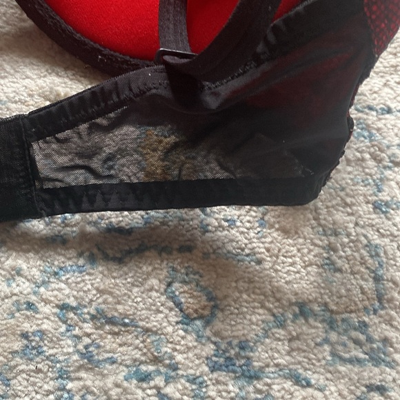 Good condition 32DD red and black lace Victoria secret push up bra! - Picture 4 of 14
